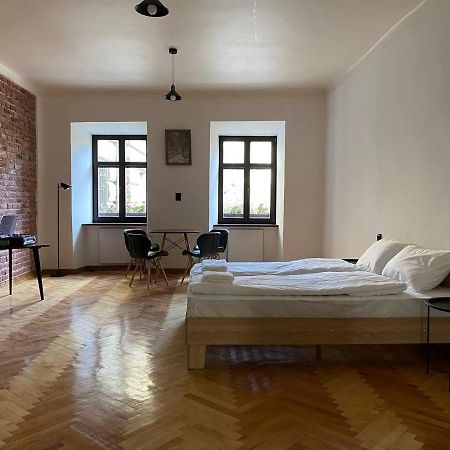 Багатомісні Апартаменти На Арсенальній Lviv Ngoại thất bức ảnh